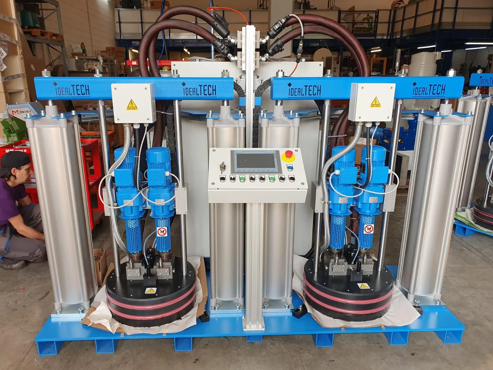 Front view of a twin-pump Idealtech tandem drum unloader